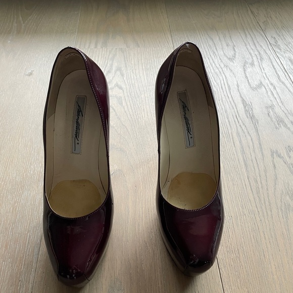COPY - Brian Atwood maroon patent leather platform heels - Picture 3 of 6